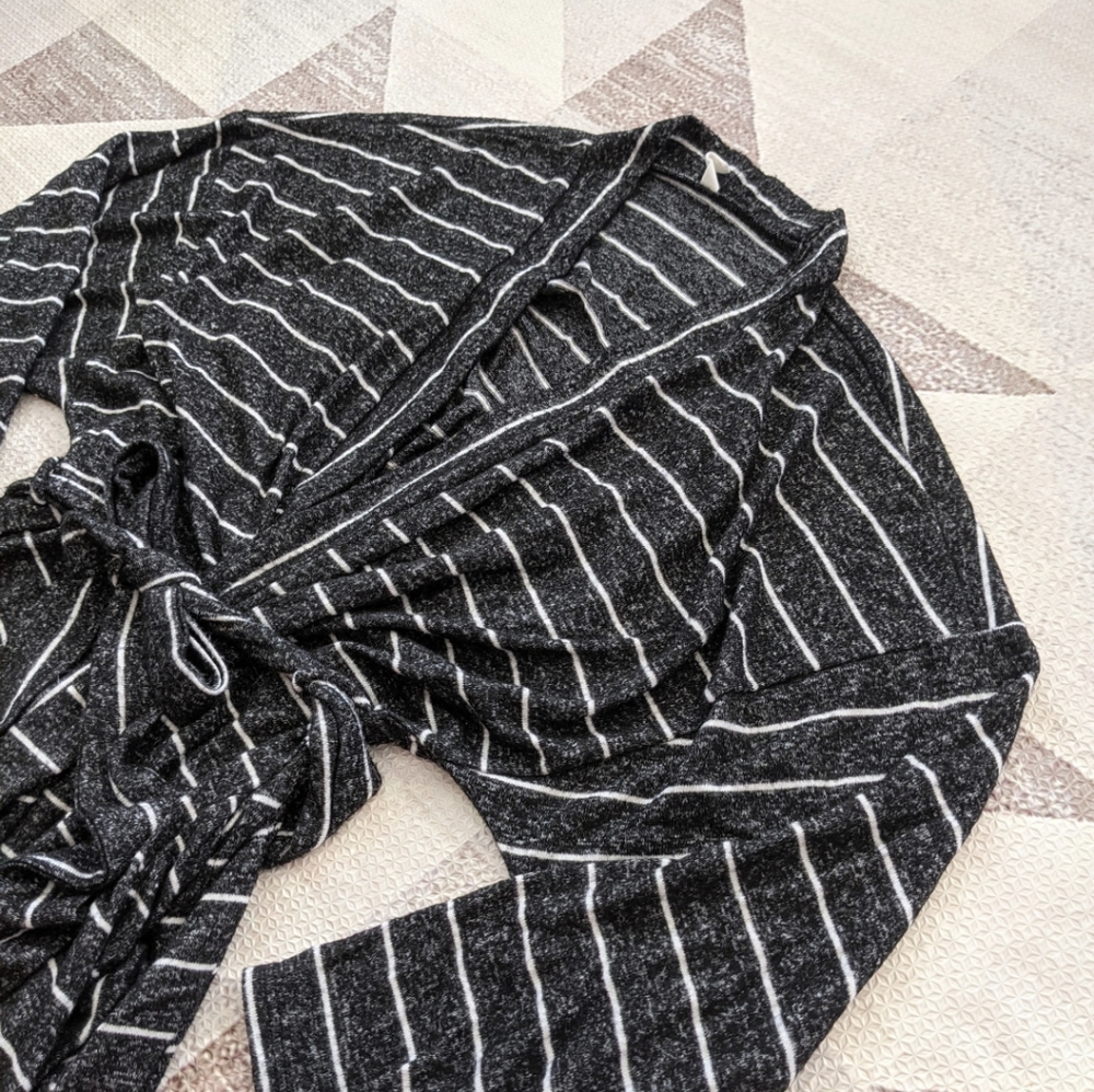 **NWOT***THE SOFTEST ROBE EVER***NEW**